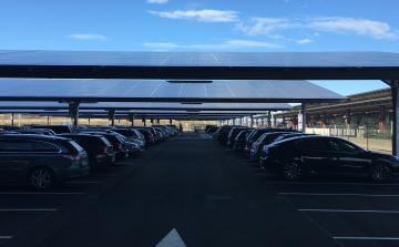 Abris solaires sur parking pour usagers