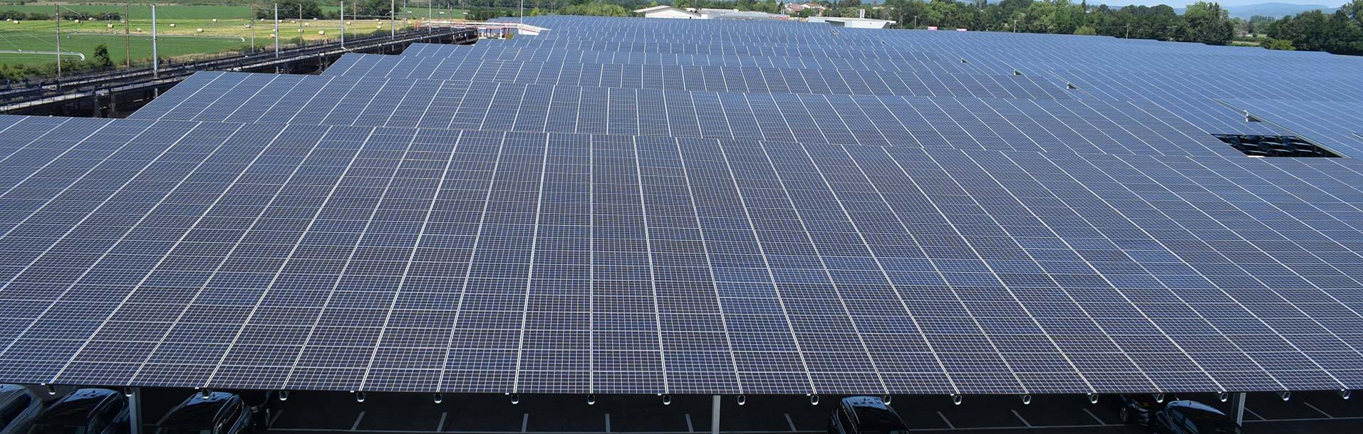 Ombrières photovolatïques sur Parking entreprise installation coruscant